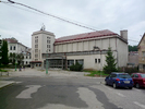 Pohled na budovu kina z parkoviště - současný stav